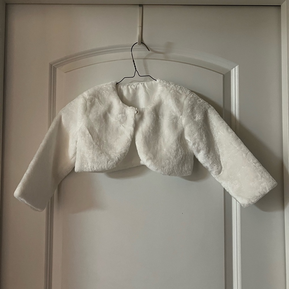 Kids Size Small White Fur Stole - Never Worn - runs like 24 month or 2T